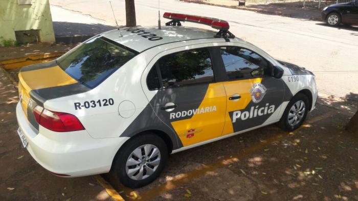 Viatura da Polícia Rodoviária defronte ao DP, para registro da ocorrência - Foto: Divulgação 