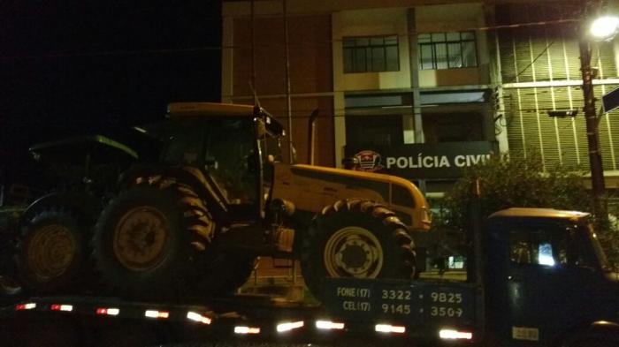 Polícia Civil detém quadrilha e recupera tratores roubados - Foto: Divulgação 