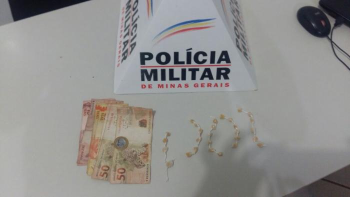 Polícia Militar de Planura prende dupla com drogas. - Foto: Divulgação 