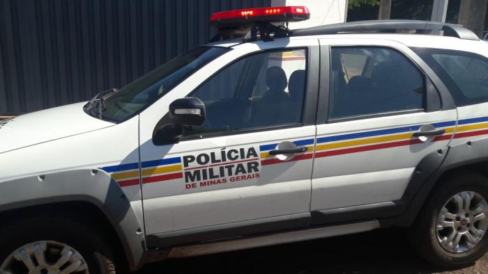 Veículo fura bloqueio policial e tenta atropelar militar em Planura - Foto: Portal Notícias Colômbia SP