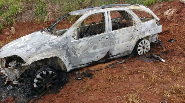 Veículo é localizado queimado próxima a Planura - Foto: PM