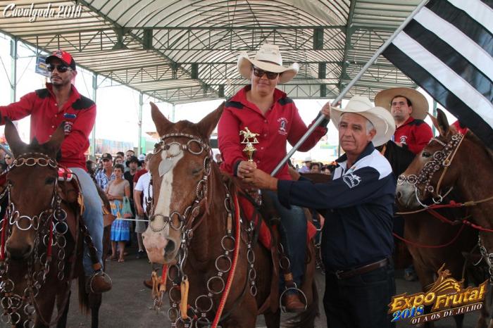 Comitiva Fivela de Ouro de Colômbia é premiada na Cavalgada da Expo Frutal. - Foto: Divulgação