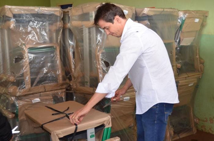 Prefeitura de Colômbia adquire 800 novas carteiras e cadeiras escolares - Foto: Portal NC
