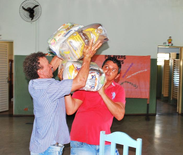 Prefeitura realiza distribuição de cestas aos pescadores - Foto: 