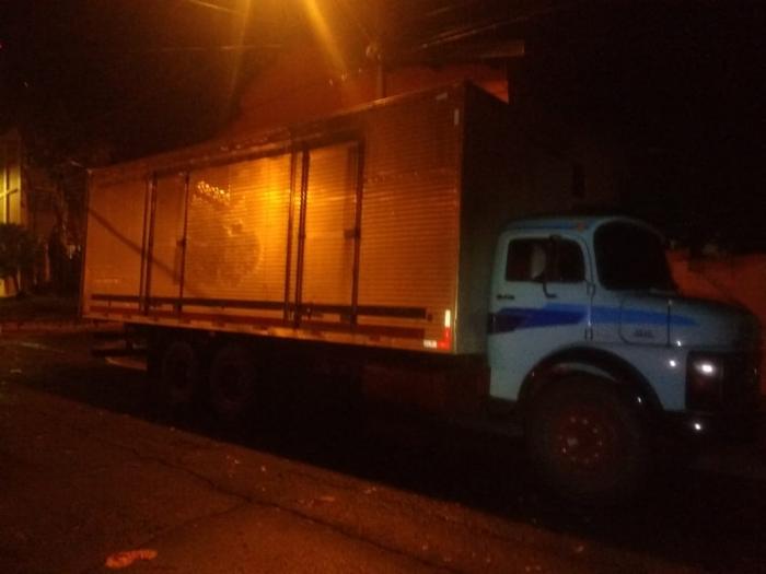 RECUPERADO: Caminhão Mercedes Benz com registro de roubo encontrado pela PM em Barretos - Foto: 