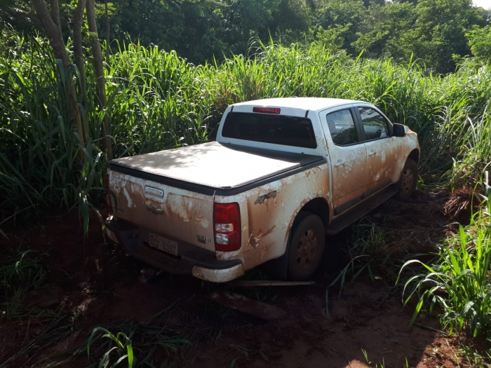 Camionete roubada em Frutal é localizada pela PM em Colômbia - Foto: Portal NC