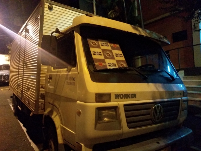 Caminhão com a carga foi apresentado no Plantão Policial - Foto: Luis Nascimento 