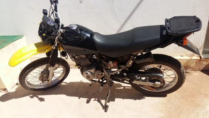 Motocicleta furtada é recuperada pela PM de Planura - Foto: PMMG