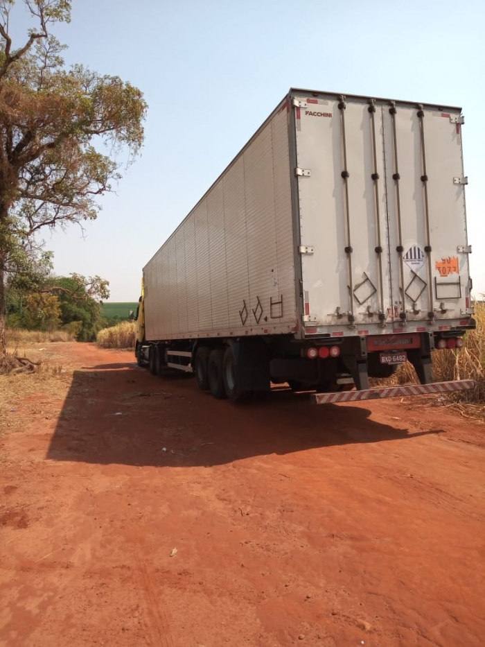 Caminhão roubado em posto da SP-326 é recuperado em Laranjeiras - Foto: Portal NC