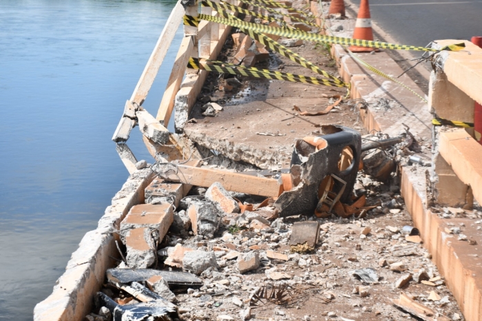 Grade de proteção da ponte do Rio Grande é danificada - Foto: Portal NC