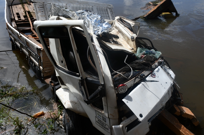 Motorista morre após cair com caminhão no Rio Grande - Foto: Portal NC
