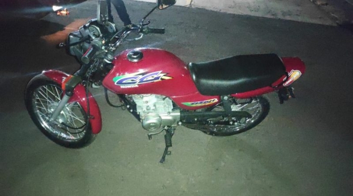 Moto furtada e usada em roubo em Planura é recuperada pela PM - Foto: PMMG