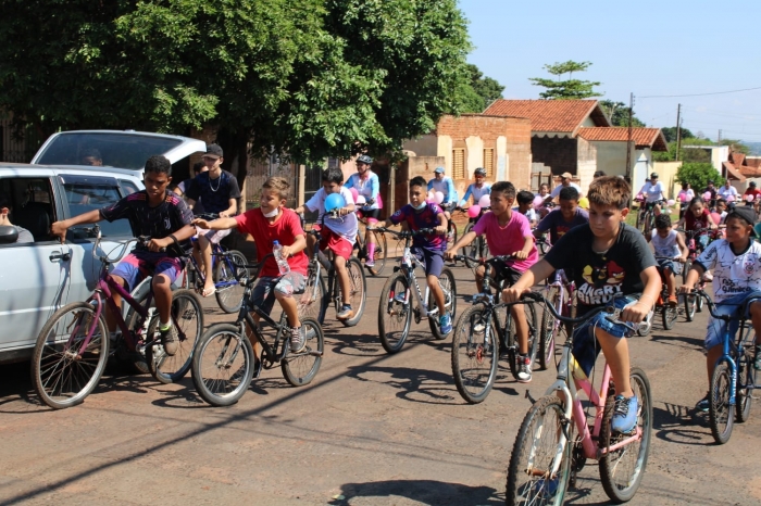 Departamento de Cultura realiza passeio ciclístico em comemoração à semana da criança - Foto: 