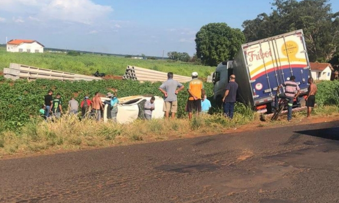 Colisão entre carro e caminhão deixa uma vítima fatal na BR 364 em Planura - Foto: 