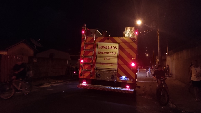 Incêndio provoca danos em residência na Vila Pirajá - Foto: Portal NC