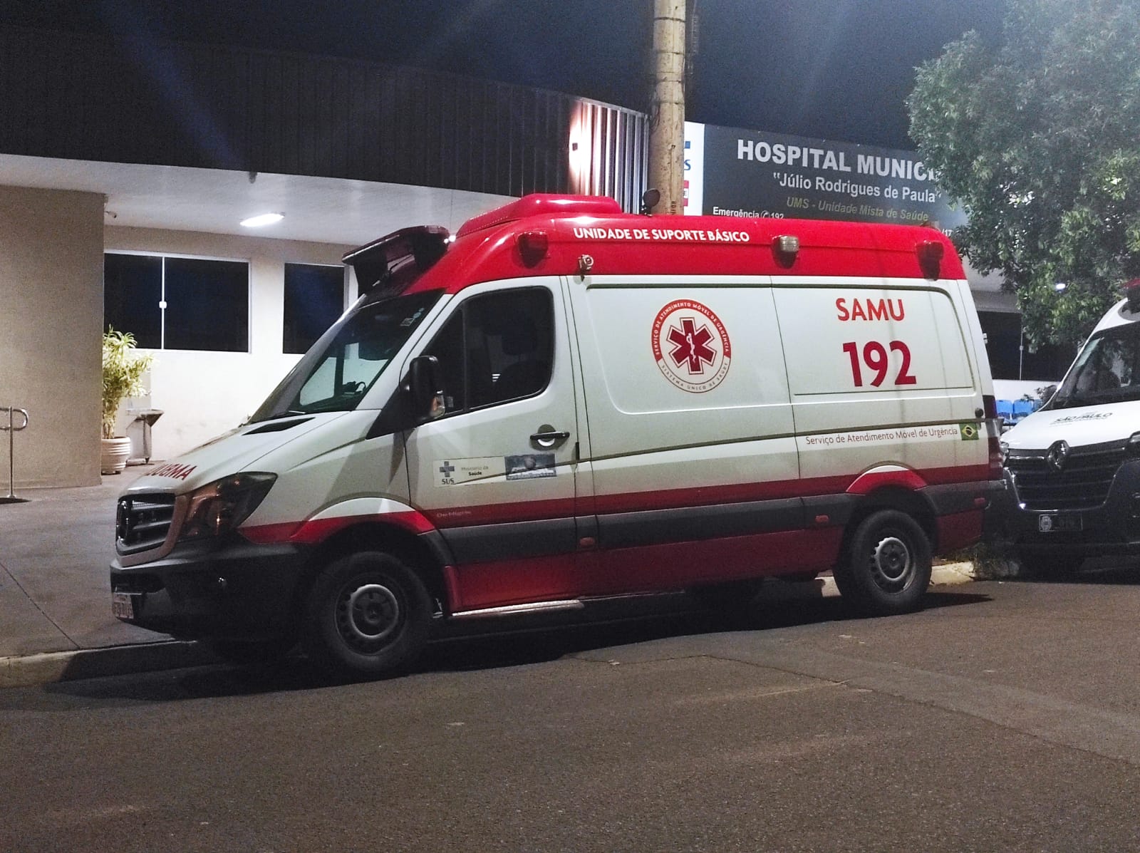 : Duas pessoas ficam feridas em capotamento na Faria Lima 