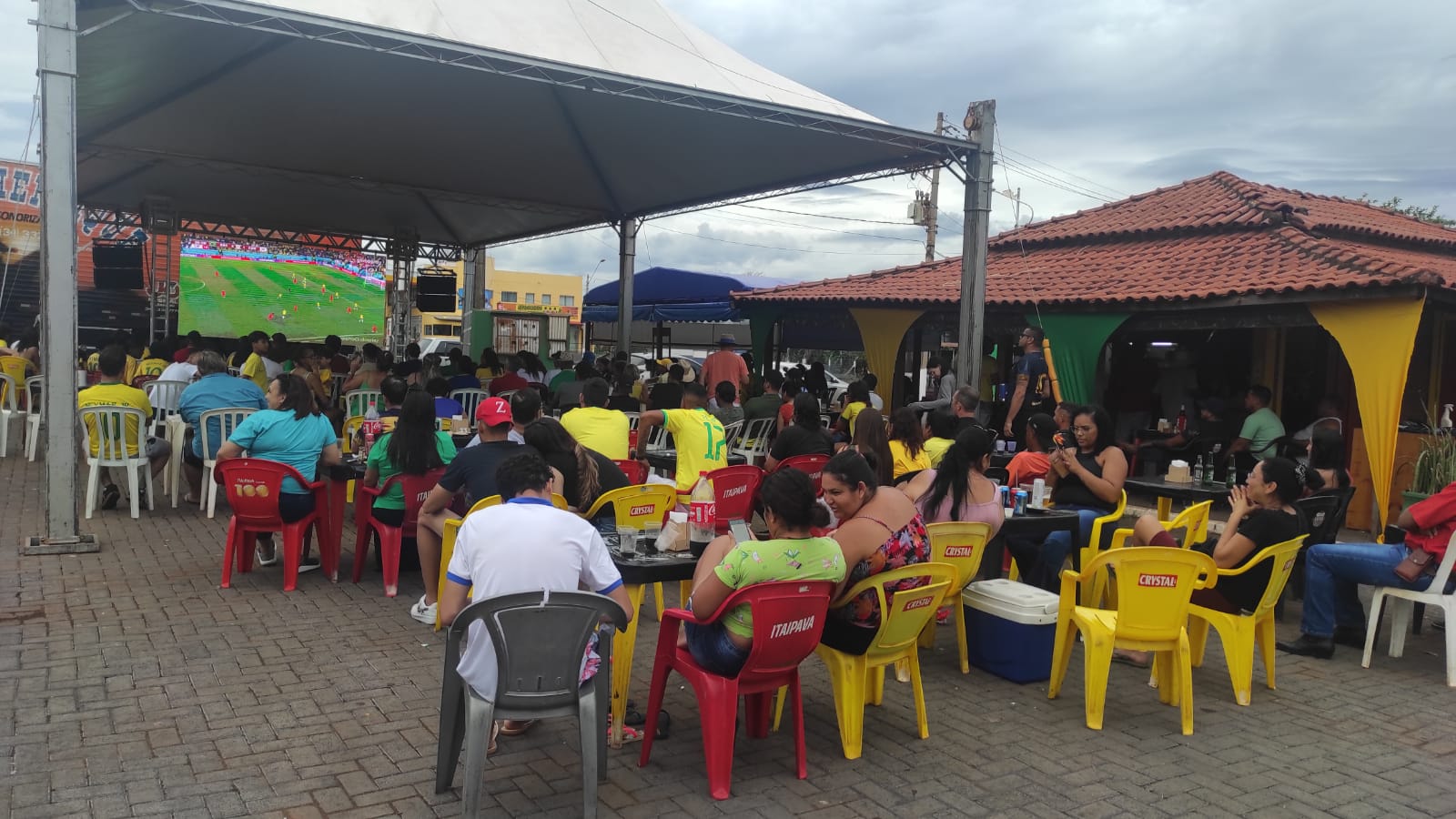 : Moradores de Colômbia viram a vitória do Brasil na Praça da Matriz.