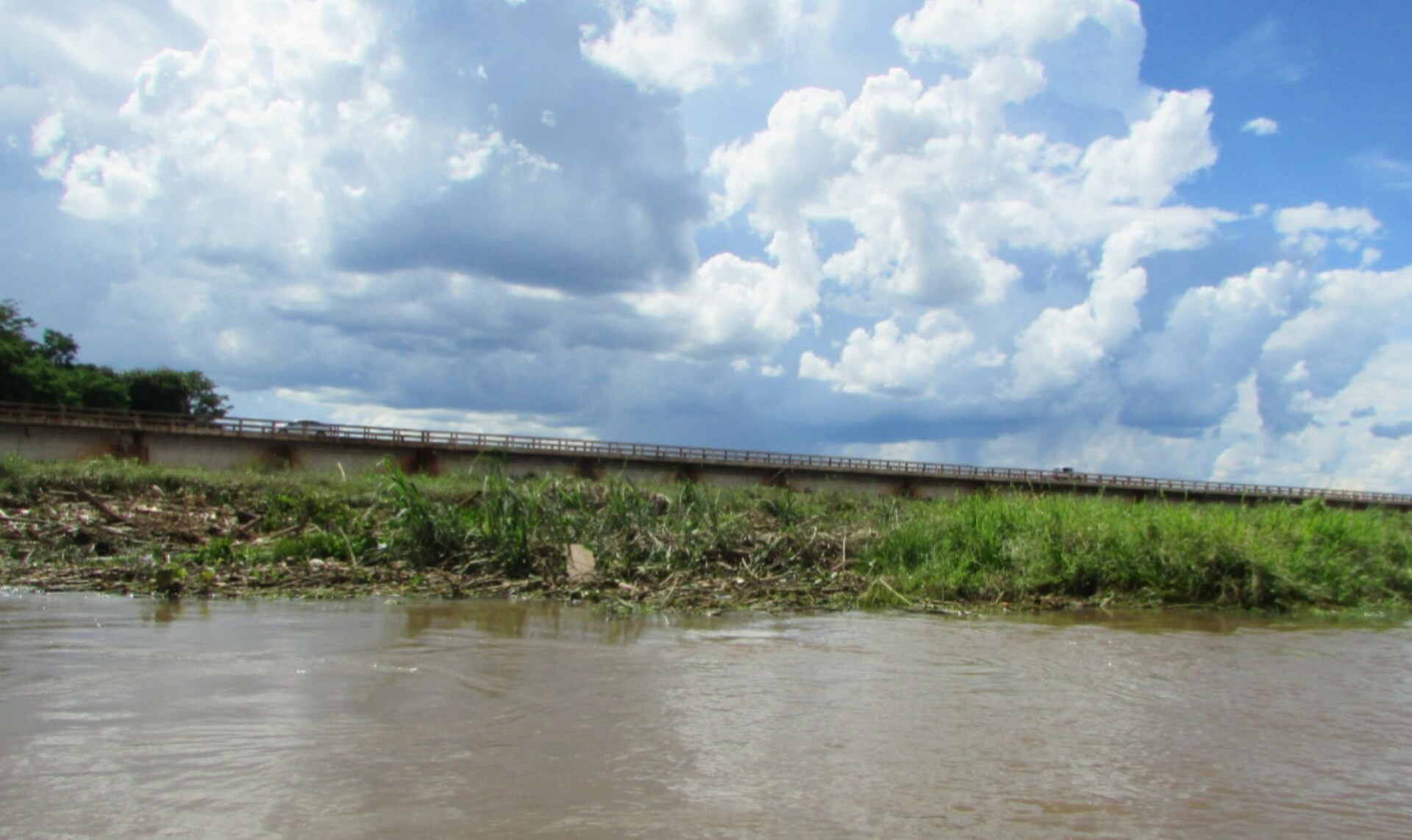 : Ponte entre Colômbia e Planura pode ser interditada por conta do nível do Rio Grande.
