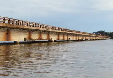 : Nível do Rio Grande sobe mais uma vez e volta a oferecer risco de interdição à ponte.