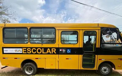 Colômbia recebe novo micro-ônibus para transportar alunos do ensino médio